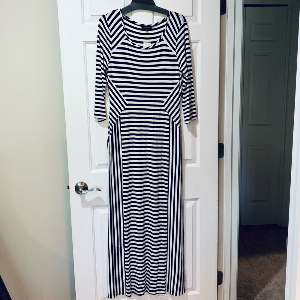Spense NWT 3/4 sleeve black/white maxi long dress. Large